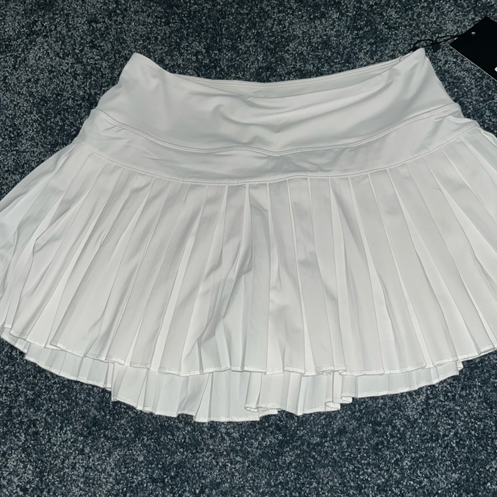 Babe white pleated skirt